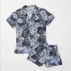 Robert Graham Woman’s Blue Floral Cotton Short Sleeve & Shorts Pajama Set Large